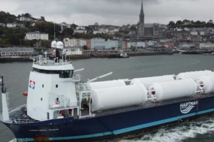 Irlanda: Hartman Seatrade traslada 22 grandes tanques de fermentación en dos buques
