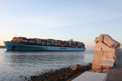 Maersk retorna con una de sus naves al Canal de Suez