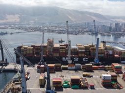 MSC podría desviar cargas y naves por congestión en Puerto de Iquique