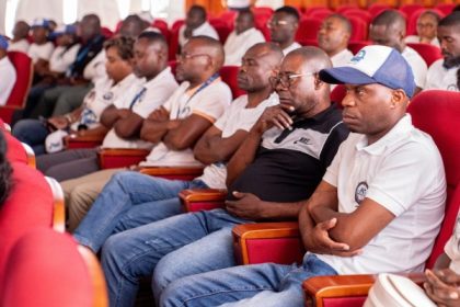 Personal de Puerto de Namibe hace reflexión estratégica sobre 2021-2025 y define perspectivas para 2026