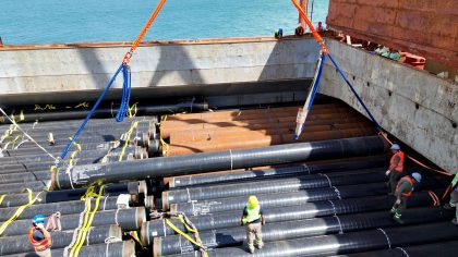 Argentina: Puerto de San Antonio Este completa descarga de 10 mil toneladas de cañerías para proyecto energético