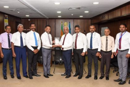 SLPA y Evergreen Shipping Line se reúnen para fortalecer colaboración