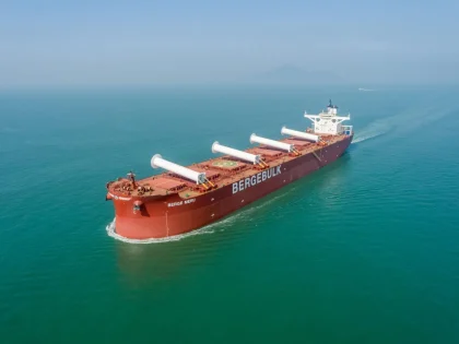 Anemoi completa instalación de velas de rotor plegables a Newcastlemax de Berge Bulk