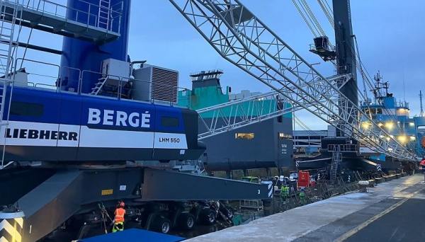 España: Bergé incorpora nueva grúa Liebherr a operaciones en Puerto de Santander
