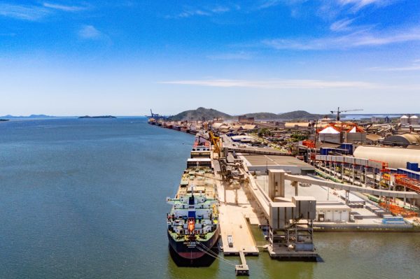 Portos paranaenses lideram movimentação entre os maiores do Brasil em 2025