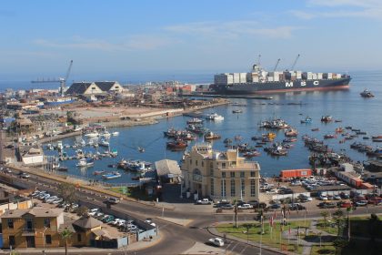 Alcalde Mauricio Soria expresa preocupación por congestión de carga en Puerto de Iquique