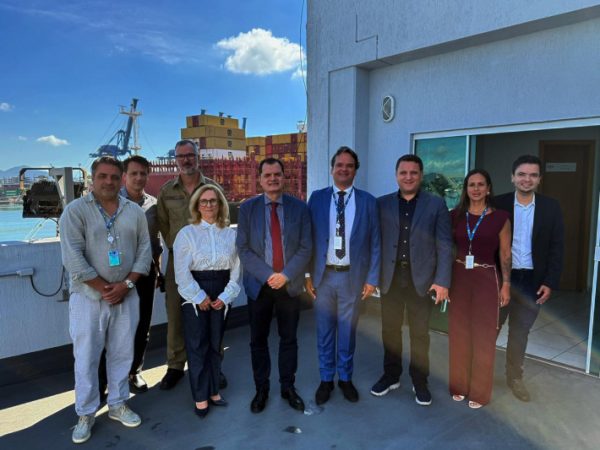 Porto de Itajaí avança em articulações internacionais com foco na abertura de novos mercados para a banana catarinense