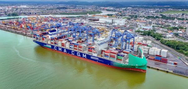 Portonave movimenta 6.180 contêineres em 42 horas em um único navio