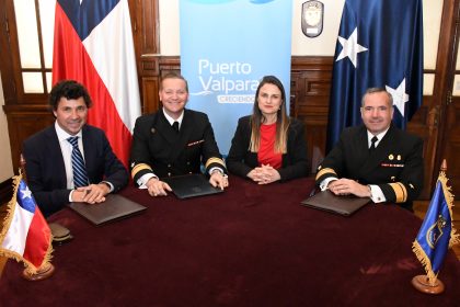 Puerto Valparaíso y Armada de Chile fortalecen colaboración con acuerdo para la ampliación portuaria