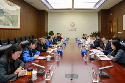 Delegación de la ciudad de Zhuzhou visita Guangzhou Port Group en busca de profundizar cooperación regional
