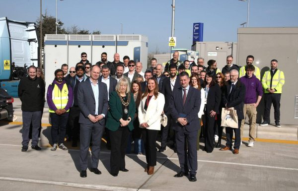 Reino Unido: Puerto de Tilbury inaugura centro de carga eléctrica para vehículos pesados