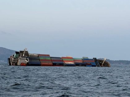 Armada Real de Tailandia socorre a tripulantes de buque panameño con entrada de agua