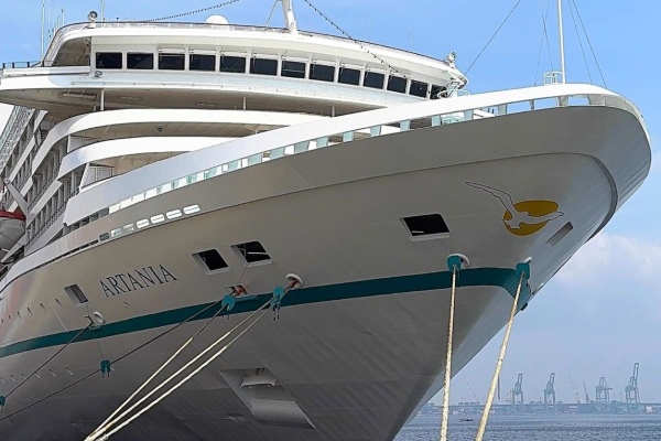 Pier Mauá está totalmente internacional com Artania e Seven Seas Splendor