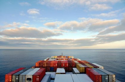 Hapag-Lloyd y DSV amplían alianza de descarbonización con acuerdo de 18.000 toneladas de CO2e
