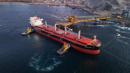Granelero pionero en combustibles limpios moviliza cargamento de cobre chileno rumbo a China
