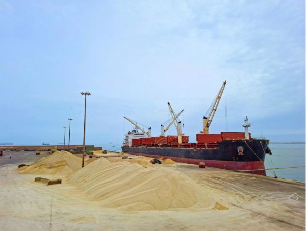 Perú: Puerto de Paracas despacha embarque de 140 mil toneladas de sal para exportación