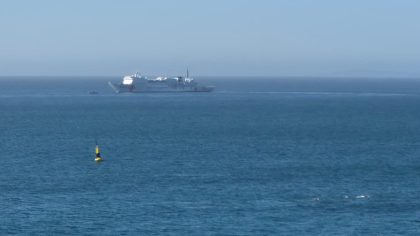 Buque médico del ejército chino fondea en bahía de Valparaíso