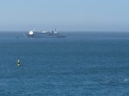 Buque médico del ejército chino fondea en bahía de Valparaíso