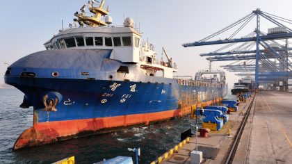 Primer portacontenedores autónomo del mundo completa atraque sin tripulación en China