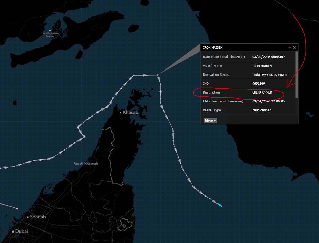 Granelero afirma ser de propiedad china para navegar a través del estrecho de Ormuz