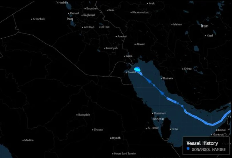 Petrolero contaría con rotura en casco tras explosión cerca de un puerto de Irak