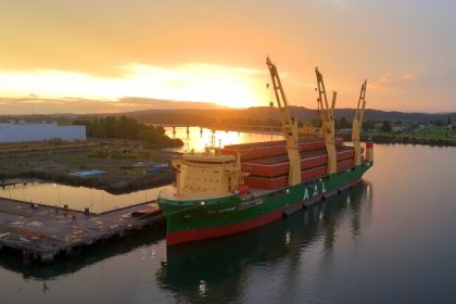 Envíos de barcazas de AAL impulsan reactivación de Enseada Shipyard