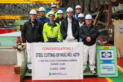 CLdN celebra en Corea del Sur corte de acero de primera embarcación LoLo