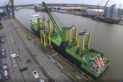 Forth Ports Limited recibe en Tilbury nuevos staddle carriers