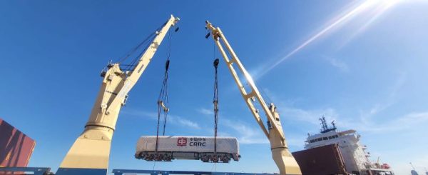 Argentina: Puerto de Buenos Aires atiende descarga de tres locomotoras chinas