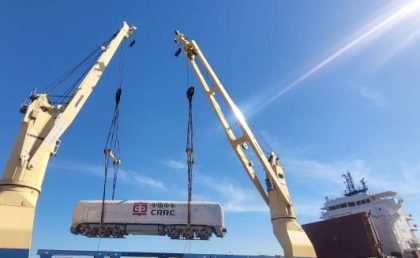 Argentina: Puerto de Buenos Aires atiende descarga de tres locomotoras chinas 