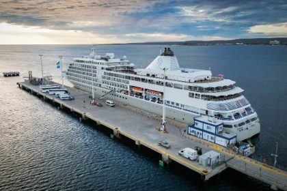 Puerto Madryn despide a crucero de Silversea y adelanta arribo del Marina